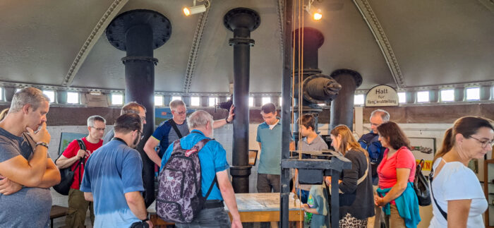 2025-08-16_Blauer Sonntag (3) Auf einem Gleisplan aus den 1940er Jahren konnten die Versorgungsanlagen und Leitungen gut betrachtet werden.