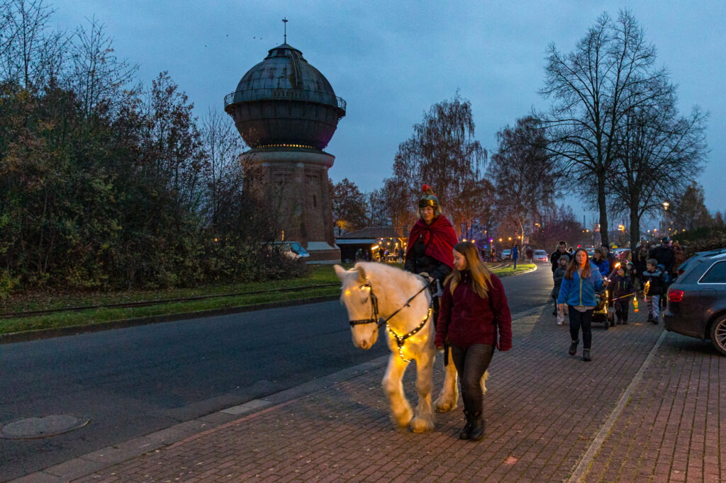 Erster Lampion-Fahrtag am Wasserturm begeistert Jung und Alt